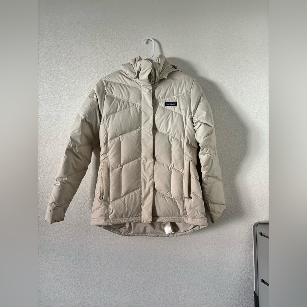 Patagonia Women's Light Beige Puffer Jacket